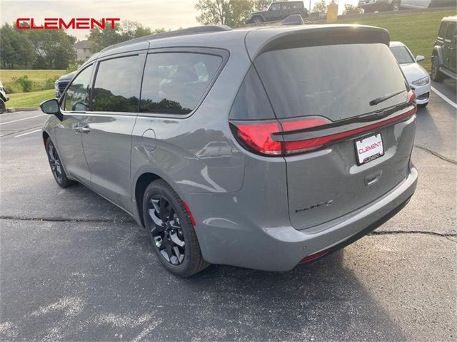 2024 Chrysler Pacifica Touring-L