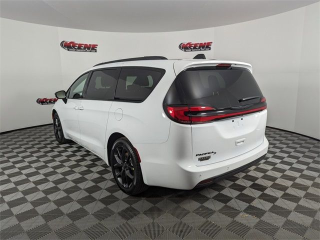 2024 Chrysler Pacifica Touring-L