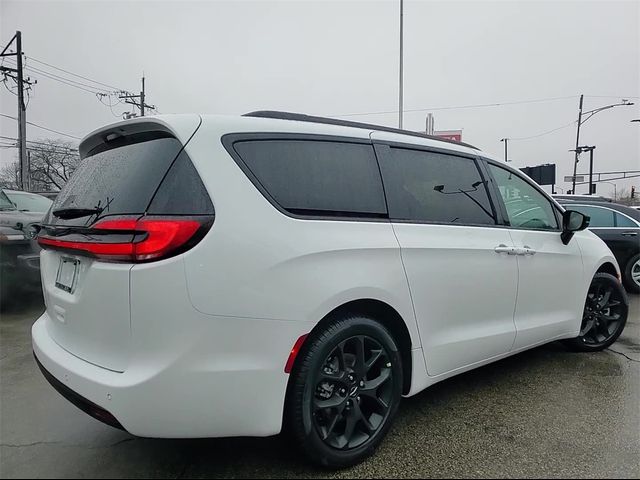 2024 Chrysler Pacifica Touring-L