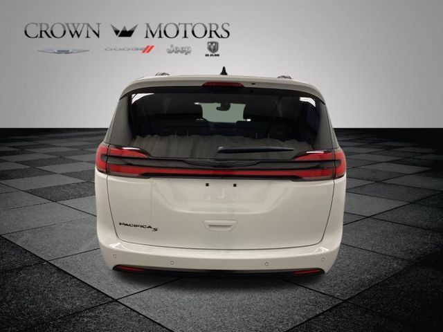 2024 Chrysler Pacifica Touring-L