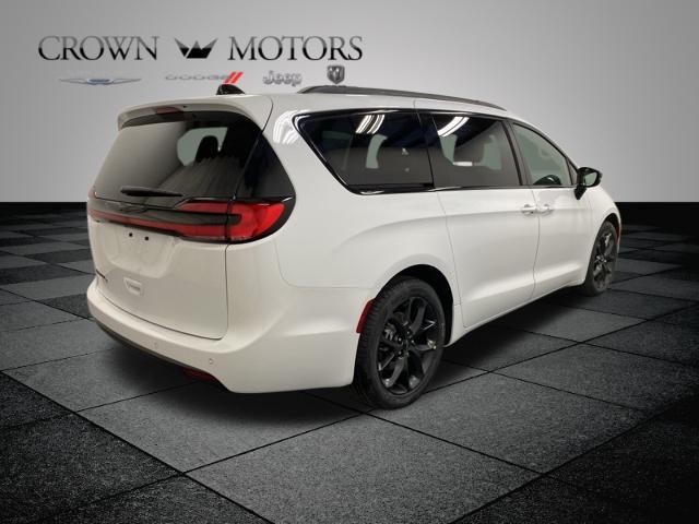 2024 Chrysler Pacifica Touring-L