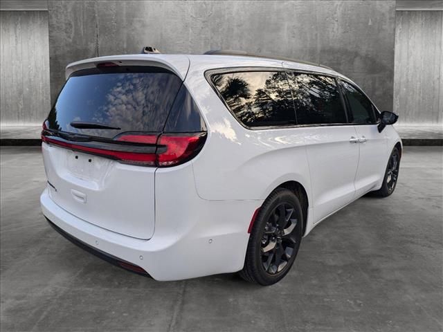 2024 Chrysler Pacifica Touring-L