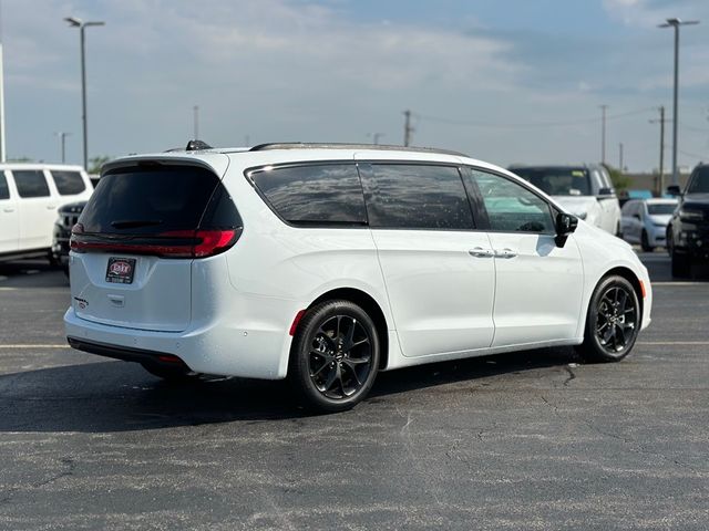 2024 Chrysler Pacifica Touring-L