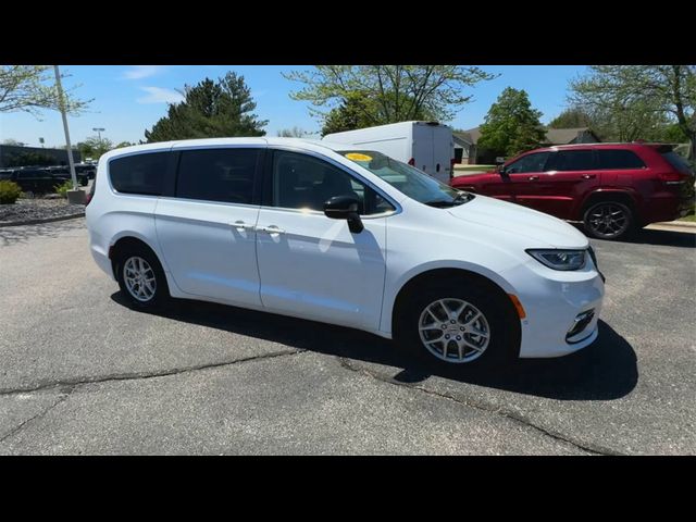 2024 Chrysler Pacifica Touring-L