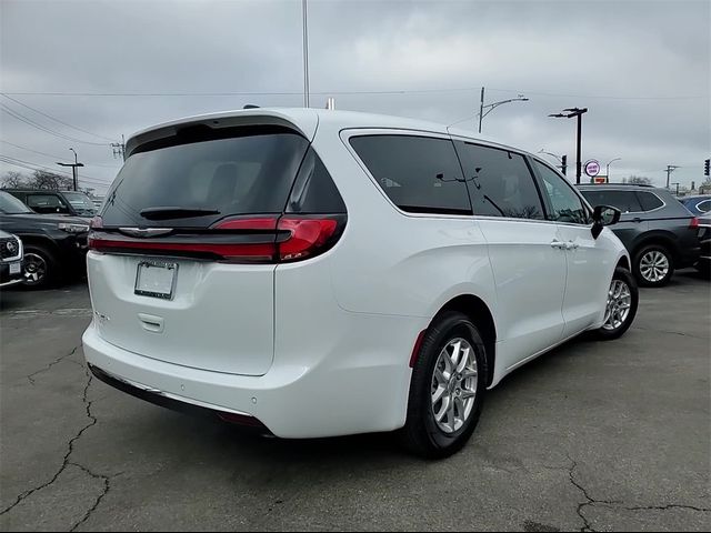 2024 Chrysler Pacifica Touring-L