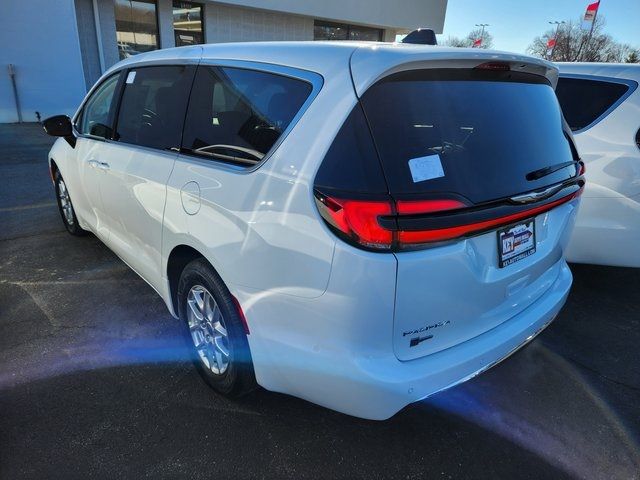 2024 Chrysler Pacifica Touring-L