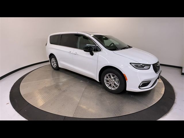 2024 Chrysler Pacifica Touring-L