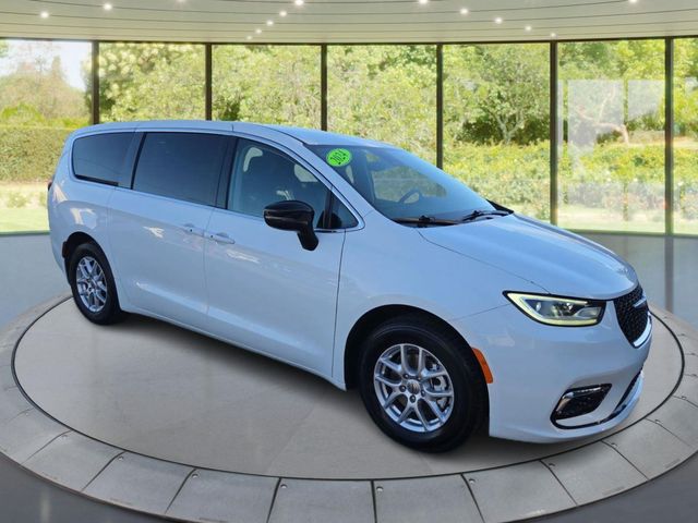 2024 Chrysler Pacifica Touring-L