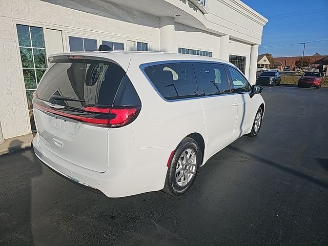 2024 Chrysler Pacifica Touring-L