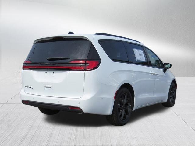 2024 Chrysler Pacifica Touring-L