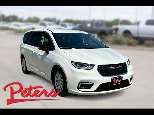 2024 Chrysler Pacifica Touring-L