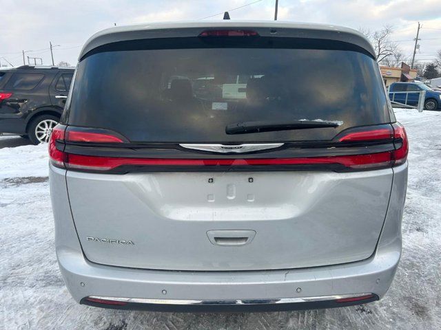 2024 Chrysler Pacifica Touring-L