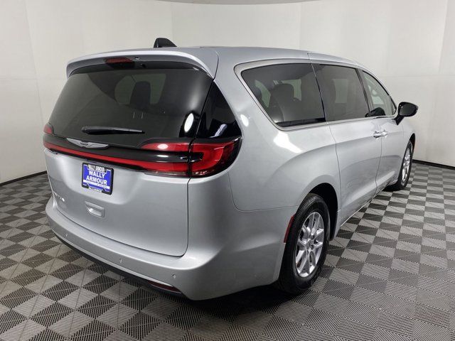 2024 Chrysler Pacifica Touring-L