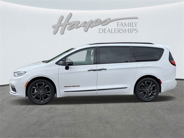 2024 Chrysler Pacifica Touring-L