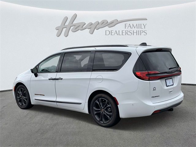 2024 Chrysler Pacifica Touring-L