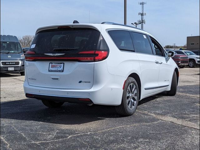 2024 Chrysler Pacifica Touring-L