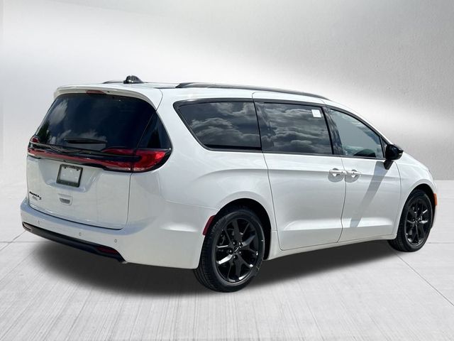 2024 Chrysler Pacifica Touring-L