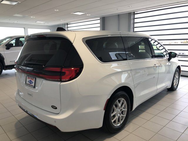 2024 Chrysler Pacifica Touring-L