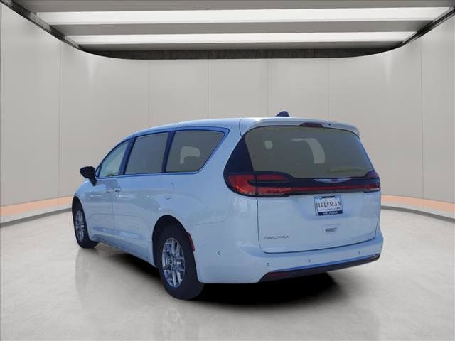 2024 Chrysler Pacifica Touring-L