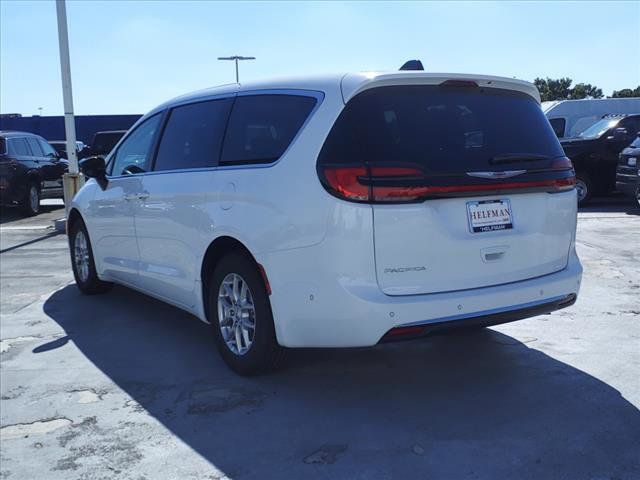 2024 Chrysler Pacifica Touring-L