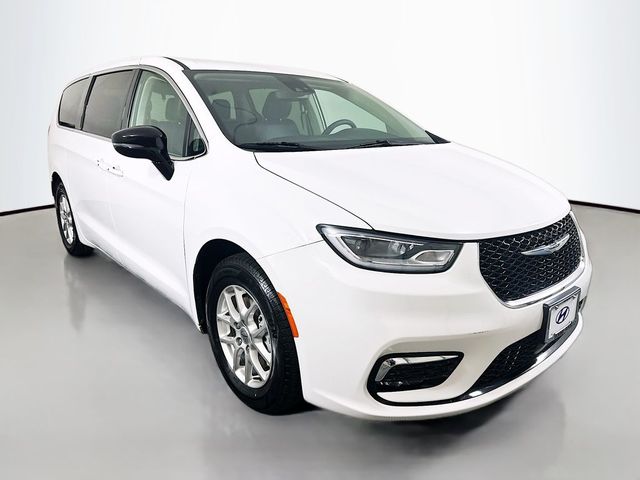 2024 Chrysler Pacifica Touring-L