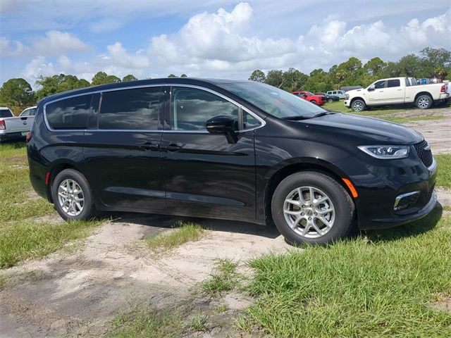 2024 Chrysler Pacifica Touring-L