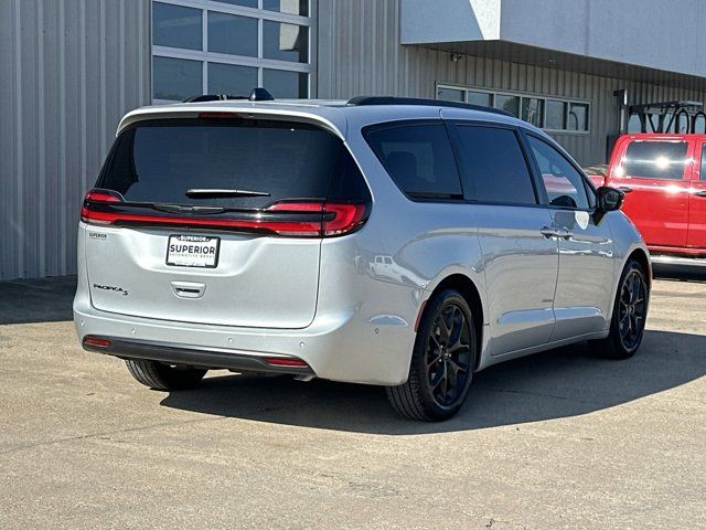 2024 Chrysler Pacifica Touring-L