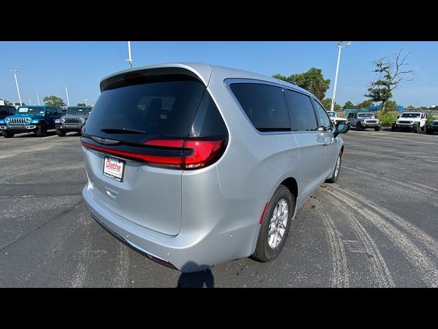 2024 Chrysler Pacifica Touring-L