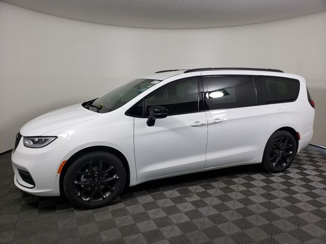 2024 Chrysler Pacifica Touring-L