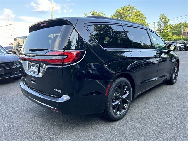 2024 Chrysler Pacifica Touring-L