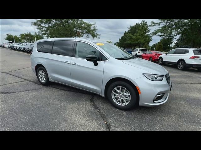 2024 Chrysler Pacifica Touring-L