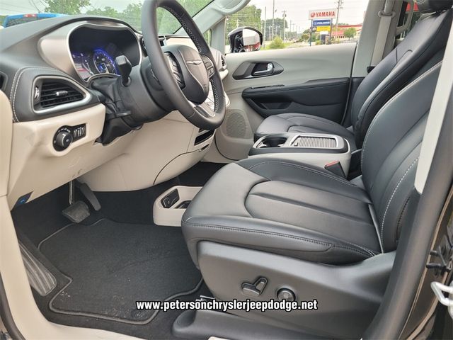 2024 Chrysler Pacifica Touring-L