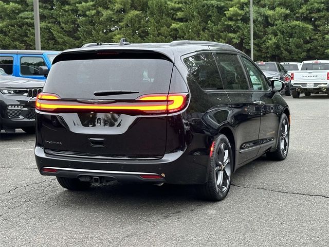 2024 Chrysler Pacifica Touring-L