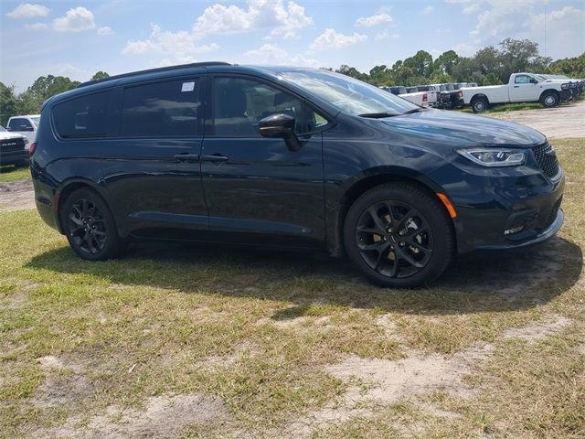 2024 Chrysler Pacifica Touring-L