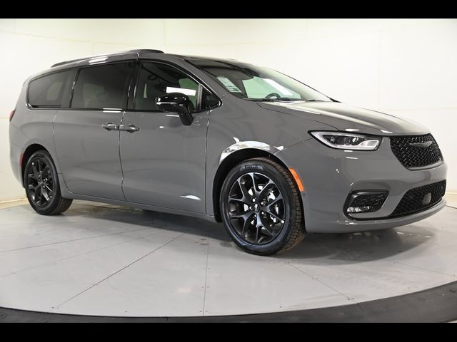 2024 Chrysler Pacifica Touring-L