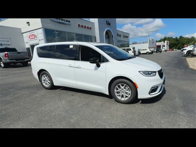 2024 Chrysler Pacifica Touring-L