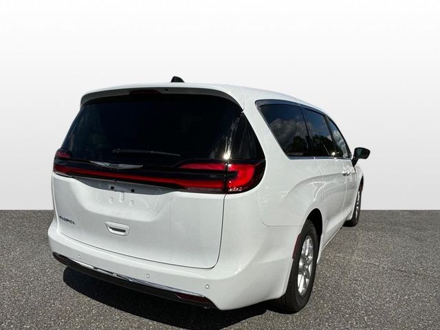 2024 Chrysler Pacifica Touring-L