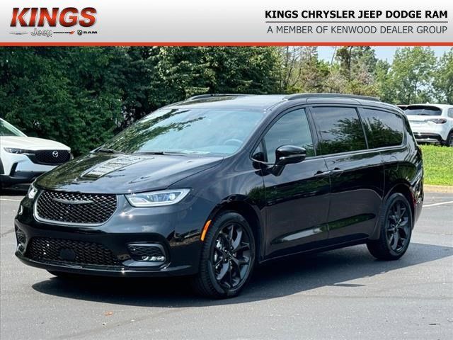 2024 Chrysler Pacifica Touring-L