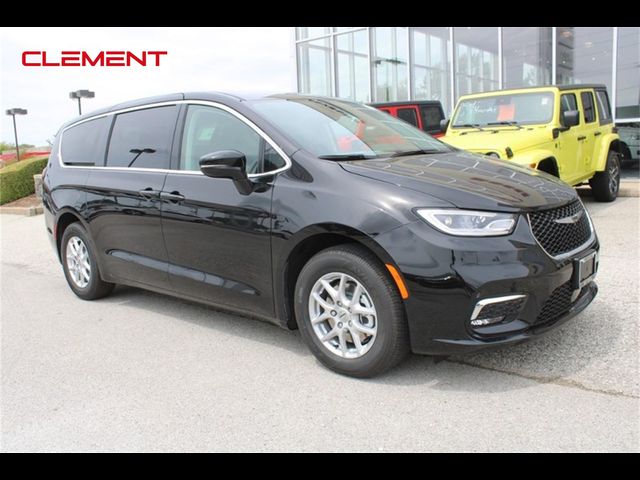 2024 Chrysler Pacifica Touring-L