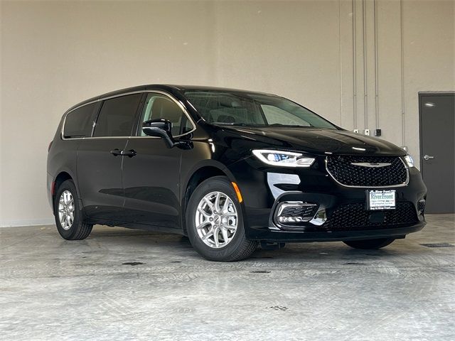 2024 Chrysler Pacifica Touring-L