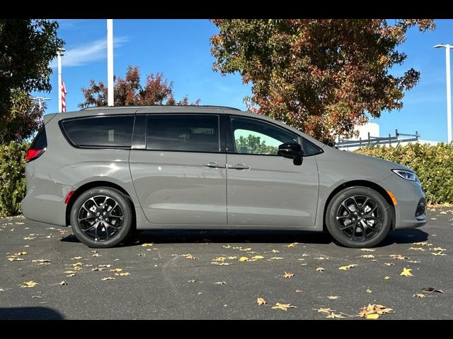 2024 Chrysler Pacifica Touring-L