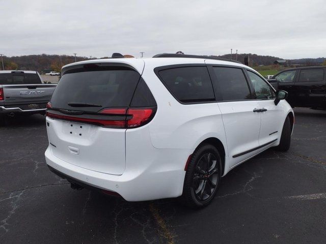 2024 Chrysler Pacifica Touring-L