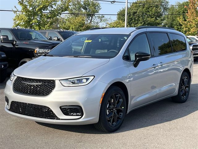 2024 Chrysler Pacifica Touring-L