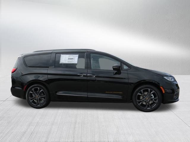 2024 Chrysler Pacifica Touring-L