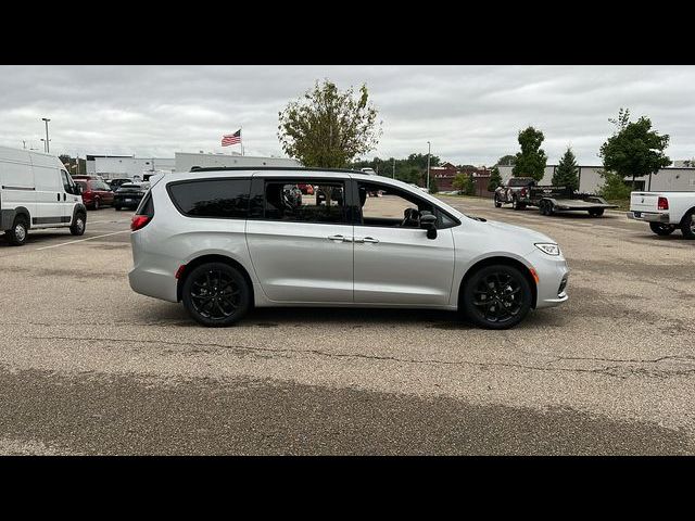 2024 Chrysler Pacifica Touring-L