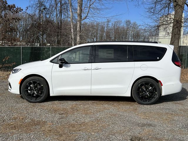 2024 Chrysler Pacifica Touring-L