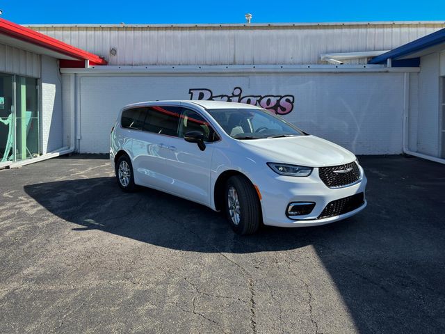 2024 Chrysler Pacifica Touring-L