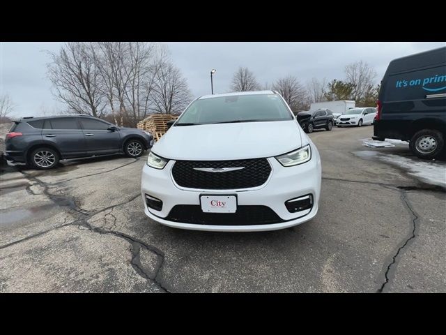 2024 Chrysler Pacifica Touring-L