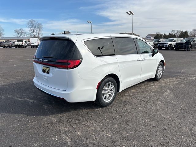 2024 Chrysler Pacifica Touring-L