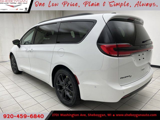 2024 Chrysler Pacifica Touring-L